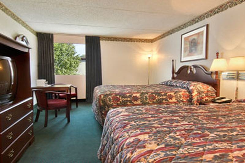 Ramada By Wyndham Henderson/Evansville מראה חיצוני תמונה